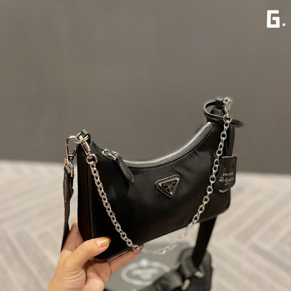 Prada Re-Edition 2005 Re-Nylon Hobo bag - Picture 2 of 9